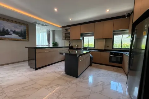 Casa de 4 dormitorios en Pattaya, Tailandia № 212220 - foto 9