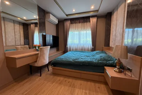 Casa de 4 dormitorios en Pattaya, Tailandia № 212220 - foto 12
