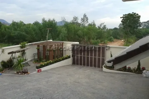 Casa de 5 dormitorios en Pattaya, Tailandia № 213974 - foto 14