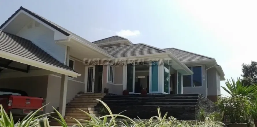 Casa de 5 dormitorios en Pattaya, Tailandia № 213974