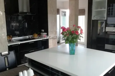 Casa de 5 dormitorios en Pattaya, Tailandia № 213974 - foto 19