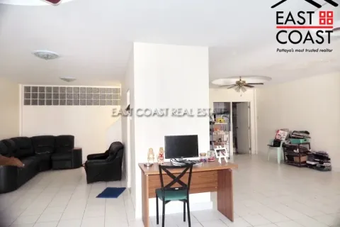 Casa de 4 dormitorios en Pattaya, Tailandia № 213976 - foto 4