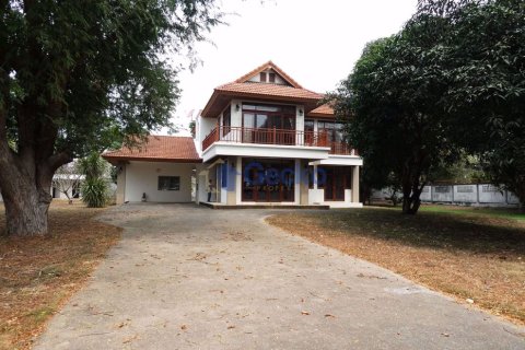 House in Pattaya, Thailand 4 bedrooms № 196998