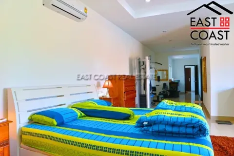 Casa de 4 dormitorios en Pattaya, Tailandia № 213741 - foto 12
