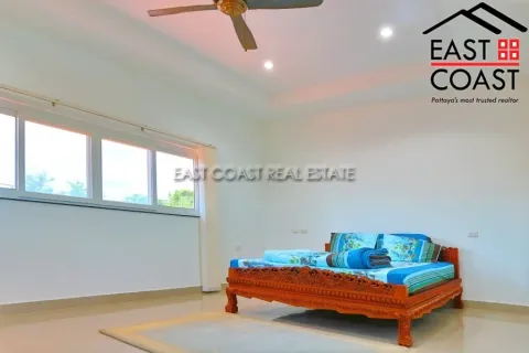 Casa de 4 dormitorios en Pattaya, Tailandia № 213741 - foto 16