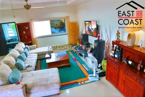 Casa de 4 dormitorios en Pattaya, Tailandia № 213741 - foto 4