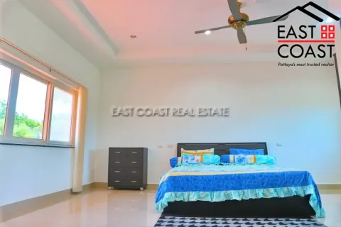 Casa de 4 dormitorios en Pattaya, Tailandia № 213741 - foto 18
