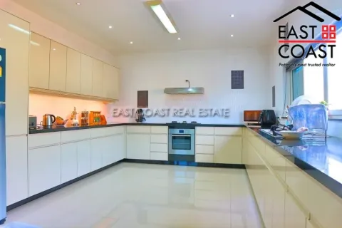 Casa de 4 dormitorios en Pattaya, Tailandia № 213741 - foto 6