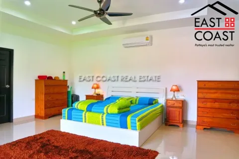 Casa de 4 dormitorios en Pattaya, Tailandia № 213741 - foto 13