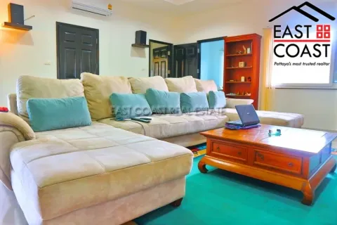 Casa de 4 dormitorios en Pattaya, Tailandia № 213741 - foto 5
