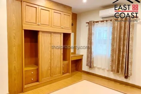 Casa de 4 dormitorios en Jomtien Beach, Pattaya, Tailandia № 213744 - foto 23
