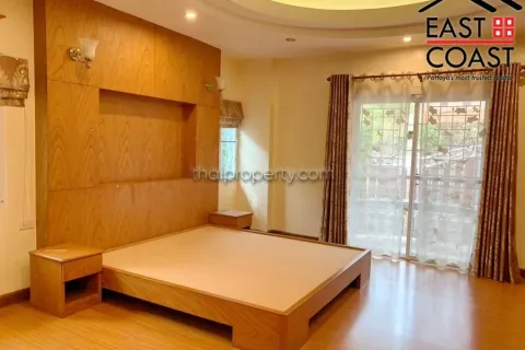 Casa de 4 dormitorios en Jomtien Beach, Pattaya, Tailandia № 213744 - foto 17