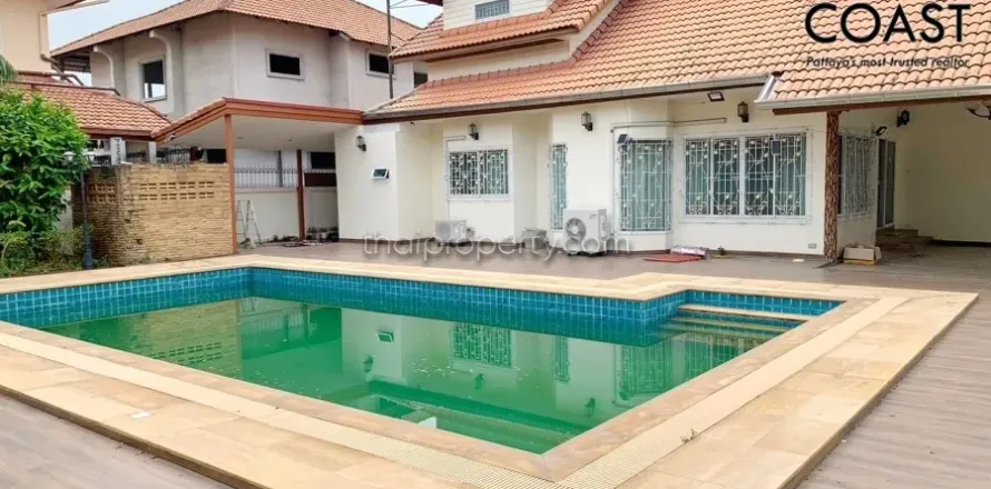Casa de 4 dormitorios en Jomtien Beach, Pattaya, Tailandia № 213744