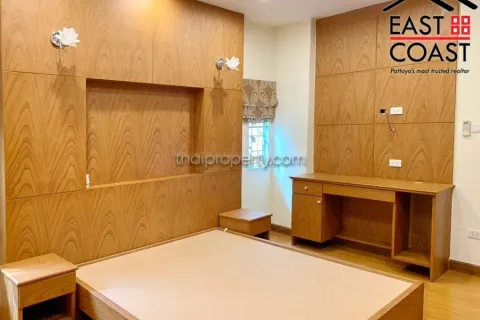 Casa de 4 dormitorios en Jomtien Beach, Pattaya, Tailandia № 213744 - foto 22