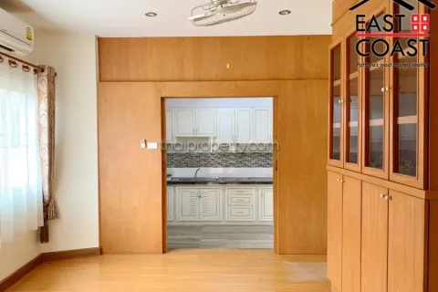 Casa de 4 dormitorios en Jomtien Beach, Pattaya, Tailandia № 213744 - foto 10