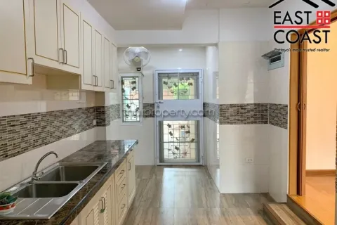 Casa de 4 dormitorios en Jomtien Beach, Pattaya, Tailandia № 213744 - foto 15