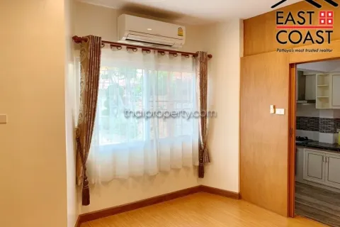Casa de 4 dormitorios en Jomtien Beach, Pattaya, Tailandia № 213744 - foto 11