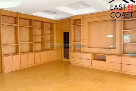 Casa de 4 dormitorios en Jomtien Beach, Pattaya, Tailandia № 213744 - foto 6