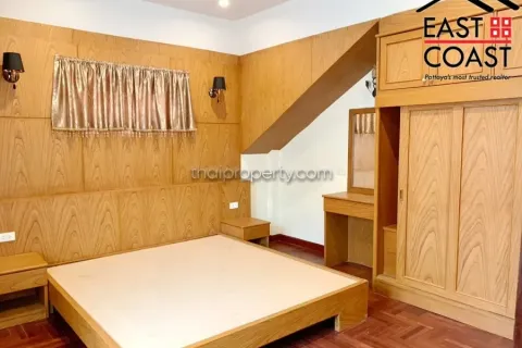 Casa de 4 dormitorios en Jomtien Beach, Pattaya, Tailandia № 213744 - foto 27