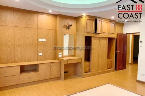 Casa de 4 dormitorios en Jomtien Beach, Pattaya, Tailandia № 213744 - foto 19