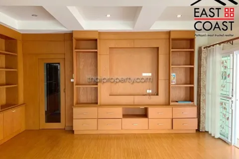 Casa de 4 dormitorios en Jomtien Beach, Pattaya, Tailandia № 213744 - foto 7