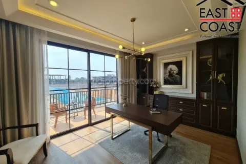 Casa de 4 dormitorios en Pattaya, Tailandia № 213745 - foto 15