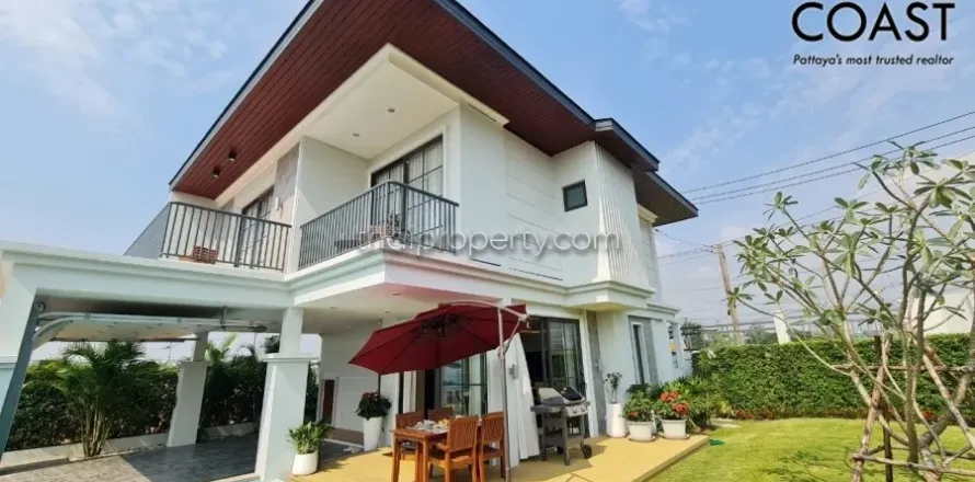 Casa de 4 dormitorios en Pattaya, Tailandia № 213745