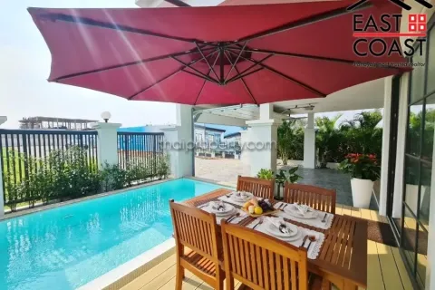 Casa de 4 dormitorios en Pattaya, Tailandia № 213745 - foto 3