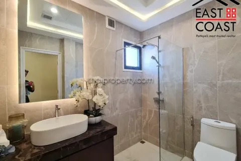 Casa de 4 dormitorios en Pattaya, Tailandia № 213745 - foto 14
