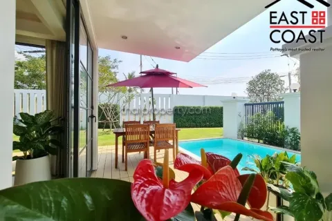 Casa de 4 dormitorios en Pattaya, Tailandia № 213745 - foto 2