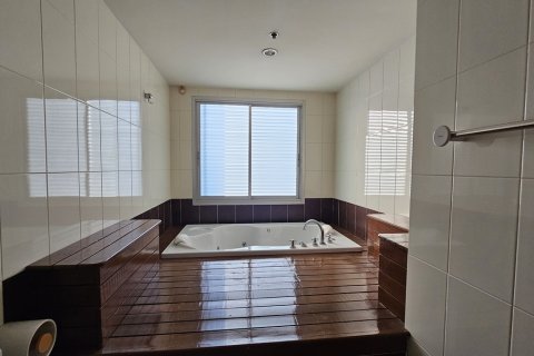 Condo à Watthana, Bangkok, Thaïlande, 3 chambres № 201178 - photo 2