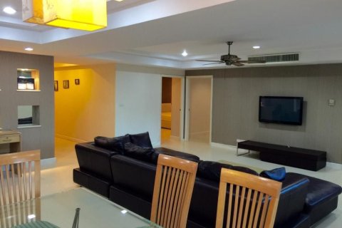 Condo in Watthana, Bangkok, Thailand, 3 bedrooms  № 167530 - photo 5