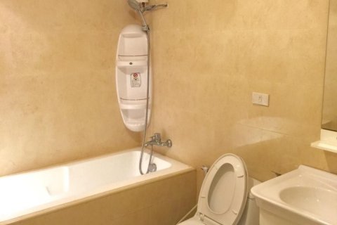 Condo in Watthana, Bangkok, Thailand, 3 bedrooms  № 167530 - photo 11