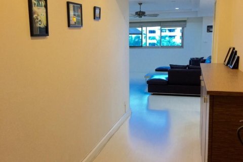 Condo in Watthana, Bangkok, Thailand, 3 bedrooms  № 167530 - photo 9
