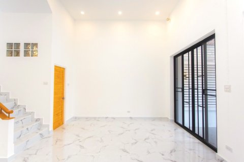 Таунхаус в Буенг Куме, Бангкок, Таиланд с 3 спальнями № 167528 - фото 7