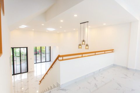 Таунхаус в Буенг Куме, Бангкок, Таиланд с 3 спальнями № 167528 - фото 15