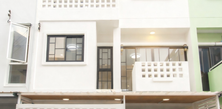 Таунхаус в Буенг Куме, Бангкок, Таиланд с 3 спальнями № 167528