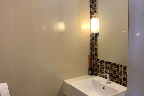 Condo à Khlong Toei, Bangkok, Thaïlande, 2 chambres  № 153022 - photo 9