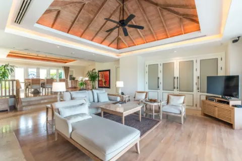 Villa in Phuket, Thailand 2 bedrooms № 168177 - photo 2