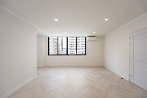 Condo à Bangkok, Thaïlande, 3 chambres  № 180535 - photo 30