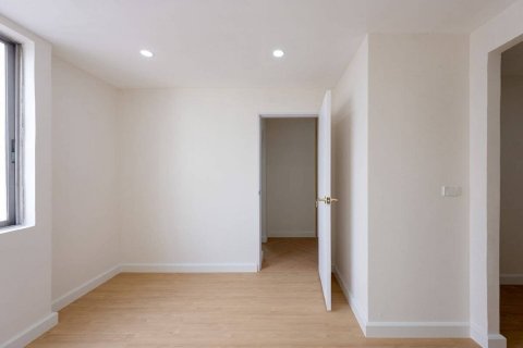 Condo in Bangkok, Thailand, 3 bedrooms  № 180536 - photo 23