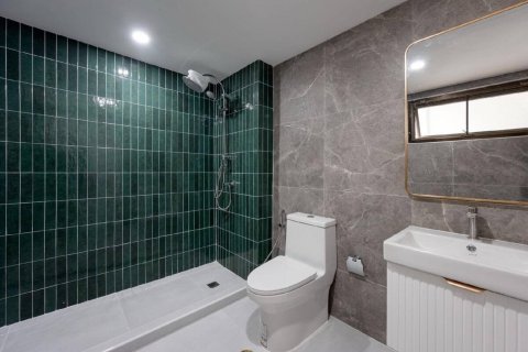 Condo in Bangkok, Thailand, 3 bedrooms  № 180536 - photo 14