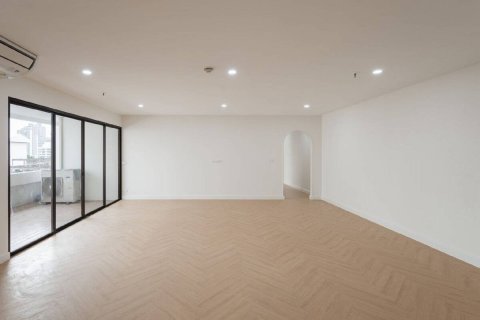 Condo in Bangkok, Thailand, 3 bedrooms  № 180536 - photo 8