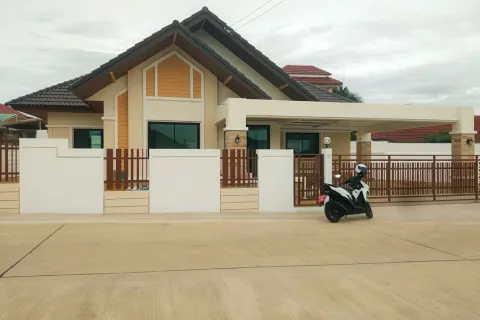 Дом в Паттайе, Таиланд с 4 комнатами № 155536 - фото 1