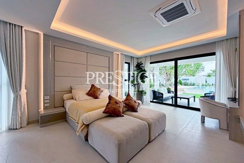 House in Pattaya, Thailand 5 bedrooms № 197568 - photo 12