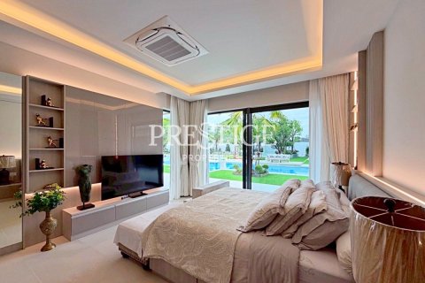 House in Pattaya, Thailand 5 bedrooms № 197568 - photo 26