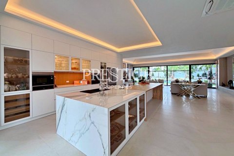 House in Pattaya, Thailand 5 bedrooms № 197568 - photo 11