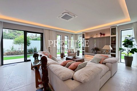 House in Pattaya, Thailand 5 bedrooms № 197568 - photo 29