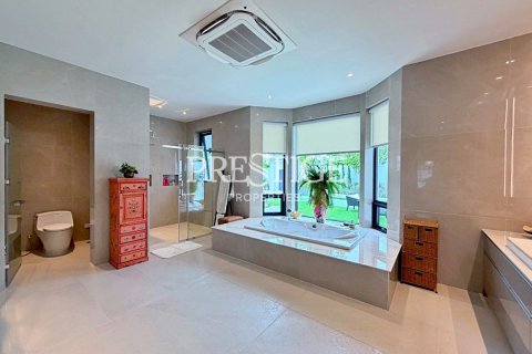 House in Pattaya, Thailand 5 bedrooms № 197568 - photo 17