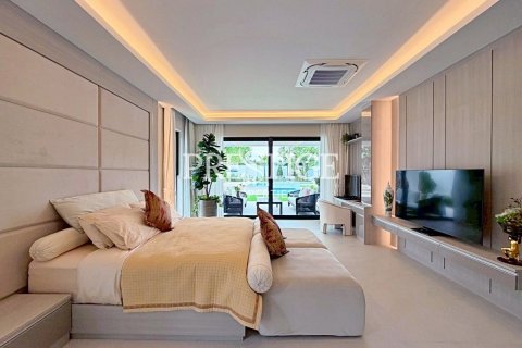 House in Pattaya, Thailand 5 bedrooms № 197568 - photo 14